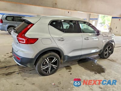 Trzecie zdjęcie samochodu z tyłu: 2024 VOLVO XC40 CORE VIN:YV4L12UKXR2325660 - miniatura