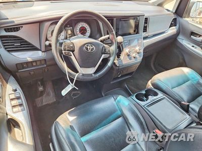 Zdjęcie 8 z 13 samochodu: 2015 TOYOTA SIENNA SPORT VIN:5TDXK3DC8FS529359 - miniatura