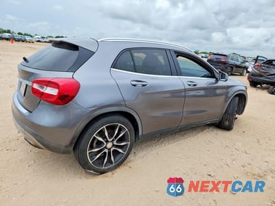Trzecie zdjęcie samochodu z tyłu: 2016 MERCEDES-BENZ GLA 250 VIN:WDCTG4EB1GJ221325 - miniatura