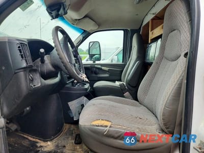 Zdjęcie 7 z 13 samochodu: 2006 CHEVROLET EXPRESS BOX TRUCK VIN:1GBJG31U361253128 - miniatura