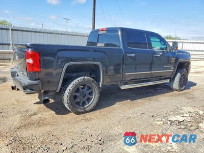 Trzecie zdjęcie samochodu z tyłu: 2016 GMC SIERRA K2500 DENALI VIN:1GT12UE81GF116299 - miniatura