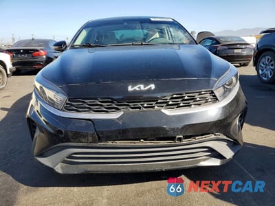 Piąte zdjęcie samochodu w środku: 2023 KIA FORTE LXS VIN:3KPF24AD8PE581004 - miniatura