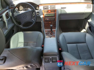 Zdjęcie 8 z 12 samochodu: 1999 MERCEDES-BENZ E 320 4MATIC VIN:WDBJH82F9XX013987 - miniatura