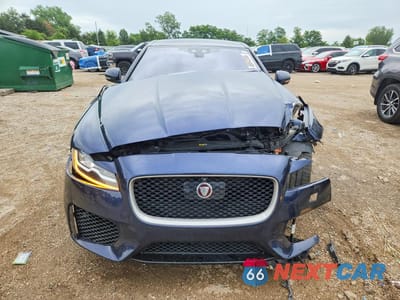Piąte zdjęcie samochodu w środku: 2016 JAGUAR XF S VIN:SAJBG4BV6GCY07458 - miniatura