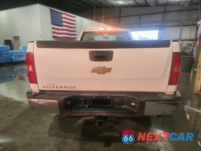 Zdjęcie 6 z 12 samochodu: 2007 CHEVROLET SILVERADO C2500 HEAVY DUTY VIN:1GCHC24K97E511947 - miniatura