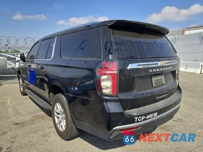 Czwarte zdjęcie samochodu z boku: 2021 CHEVROLET SUBURBAN C1500 LT VIN:1GNSCCKD9MR319441 - miniatura