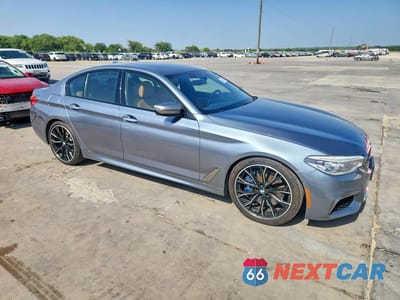 Czwarte zdjęcie samochodu z boku: 2018 BMW M550XI VIN:WBAJB9C5XJB035786 - miniatura