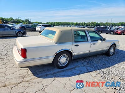 Trzecie zdjęcie samochodu z tyłu: 1997 LINCOLN TOWN CAR SIGNATURE VIN:1LNLM82WXVY705345 - miniatura