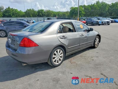 Trzecie zdjęcie samochodu z tyłu: 2006 HONDA ACCORD EX VIN:1HGCM66506A044043 - miniatura