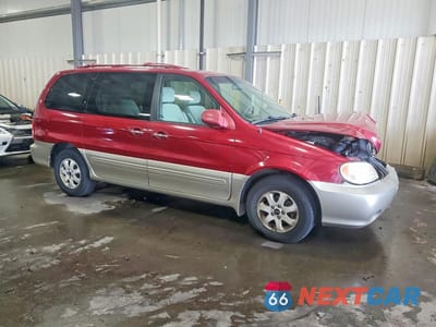Czwarte zdjęcie samochodu z boku: 2004 KIA SEDONA LX VIN:KNDUP131046527952 - miniatura