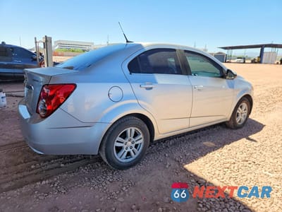 Trzecie zdjęcie samochodu z tyłu: 2014 CHEVROLET SONIC LT VIN:1G1JC5SH3E4152570 - miniatura