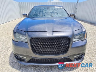 Piąte zdjęcie samochodu w środku: 2019 CHRYSLER 300 S VIN:2C3CCABG1KH654206 - miniatura