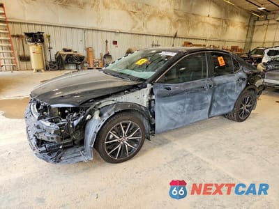 2023 TOYOTA CAMRY SE 4T1T11AK4PU785122 - główne zdjęcie licytacji z USA - miniatura