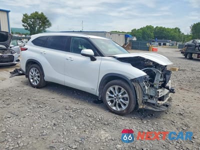 Czwarte zdjęcie samochodu z boku: 2023 TOYOTA HIGHLANDER HYBRID LIMITED VIN:5TDXBRCH8PS132851 - miniatura
