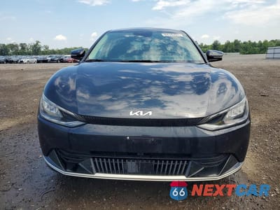 Piąte zdjęcie samochodu w środku: 2024 KIA EV6 WIND VIN:KNDC34LA4R5205403 - miniatura