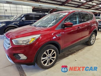 2017 FORD ESCAPE SE 1FMCU9GDXHUA74301 - główne zdjęcie licytacji z USA - miniatura