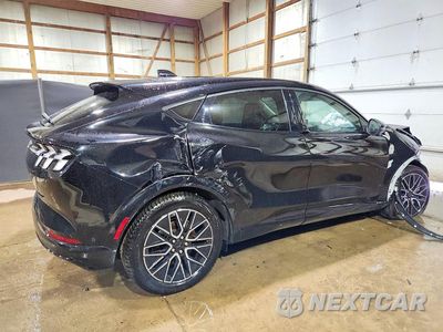 Trzecie zdjęcie samochodu z tyłu: 2024 FORD MUSTANG MACH-E PREMIUM VIN:3FMTK3SU0RMA04905 - miniatura