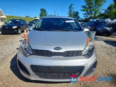 Piąte zdjęcie samochodu w środku: 2014 KIA RIO LX VIN:KNADM5A33E6333998 - miniatura