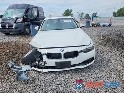 Piąte zdjęcie samochodu w środku: 2017 BMW 320 XI VIN:WBA8E5G3XHNU43897 - miniatura