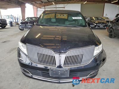 Piąte zdjęcie samochodu w środku: 2016 LINCOLN MKT VIN:2LMHJ5NK6GBL00321 - miniatura