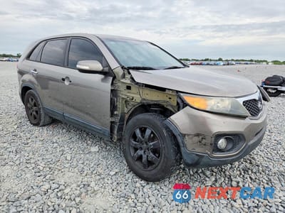 Czwarte zdjęcie samochodu z boku: 2013 KIA SORENTO LX VIN:5XYKT3A61DG394659 - miniatura