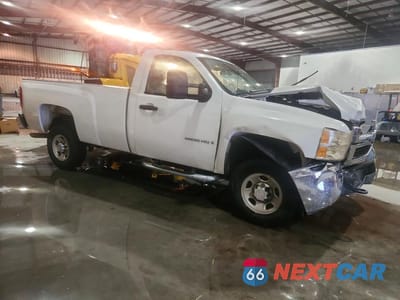 Czwarte zdjęcie samochodu z boku: 2007 CHEVROLET SILVERADO C2500 HEAVY DUTY VIN:1GCHC24K97E511947 - miniatura
