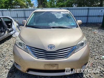 Piąte zdjęcie samochodu w środku: 2014 TOYOTA SIENNA XLE 8-PASSENGER VIN:5TDYK3DC7ES430826 - miniatura