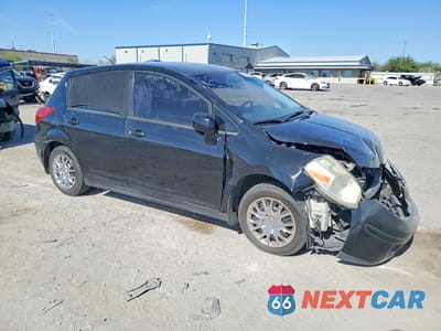 Czwarte zdjęcie samochodu z boku: 2008 NISSAN VERSA 1.8 S VIN:3N1BC13E18L363941 - miniatura