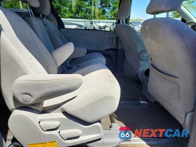 Zdjęcie 11 z 13 samochodu: 2013 TOYOTA SIENNA LE VIN:5TDKK3DCXDS317392 - miniatura