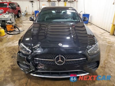 Piąte zdjęcie samochodu w środku: 2021 MERCEDES-BENZ E 450 4MATIC VIN:W1KZF5KBXMA998035 - miniatura