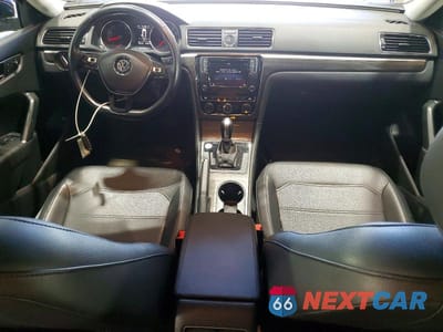 Zdjęcie 8 z 12 samochodu: 2017 VOLKSWAGEN PASSAT SE VIN:1VWBT7A38HC040013 - miniatura