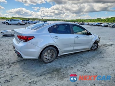 Trzecie zdjęcie samochodu z tyłu: 2020 KIA RIO S VIN:3KPA24AD0LE302861 - miniatura