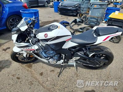 Trzecie zdjęcie samochodu z tyłu: 2025 HONDA CBR1000 RR VIN:JH2SC7714SK800113 - miniatura