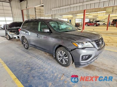 Czwarte zdjęcie samochodu z boku: 2017 NISSAN PATHFINDER S VIN:5N1DR2MM3HC911557 - miniatura