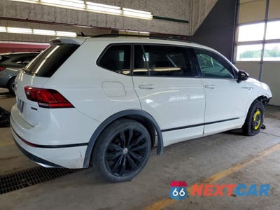 Trzecie zdjęcie samochodu z tyłu: 2021 VOLKSWAGEN TIGUAN SE VIN:3VV2B7AX1MM107280 - miniatura