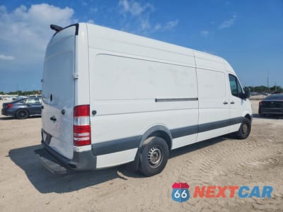 Trzecie zdjęcie samochodu z tyłu: 2018 MERCEDES-BENZ SPRINTER 2500 DELIVERY VAN VIN:WD3PE8CD2JP588399 - miniatura