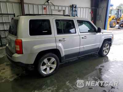 Trzecie zdjęcie samochodu z tyłu: 2013 JEEP PATRIOT LATITUDE VIN:1C4NJPFA5DD192560 - miniatura