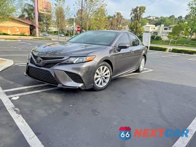 Drugie zdjęcie samochodu z przodu: 2019 TOYOTA CAMRY LE VIN:4T1B11HK2KU212309 - miniatura