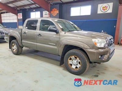 Czwarte zdjęcie samochodu z boku: 2014 TOYOTA TACOMA DOUBLE CAB VIN:3TMLU4EN7EM138264 - miniatura