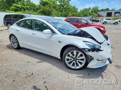Czwarte zdjęcie samochodu z boku: 2019 TESLA MODEL 3 VIN:5YJ3E1EA3KF476706 - miniatura