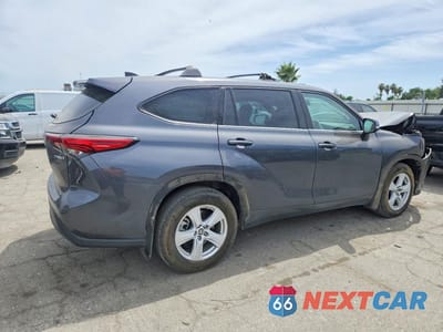 Trzecie zdjęcie samochodu z tyłu: 2022 TOYOTA HIGHLANDER HYBRID LE VIN:5TDBBRCH7NS550339 - miniatura