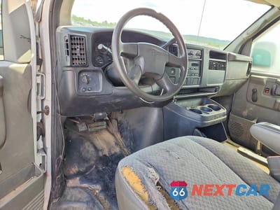 Zdjęcie 8 z 13 samochodu: 2004 CHEVROLET EXPRESS DELIVERY TRUCK VIN:1GBHG31U541208459 - miniatura