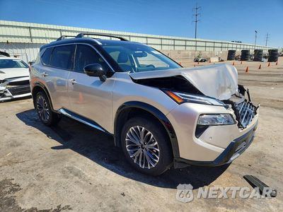 Czwarte zdjęcie samochodu z boku: 2025 NISSAN ROGUE PLATINUM VIN:JN8BT3DD3SW304152 - miniatura