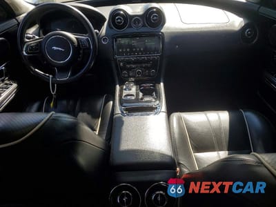 Zdjęcie 8 z 12 samochodu: 2019 JAGUAR XJ R - SPORT VIN:SAJWJ1CD2K8W19572 - miniatura