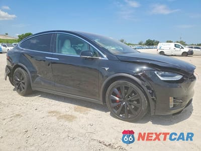 Czwarte zdjęcie samochodu z boku: 2020 TESLA MODEL X VIN:5YJXCDE47LF299419 - miniatura