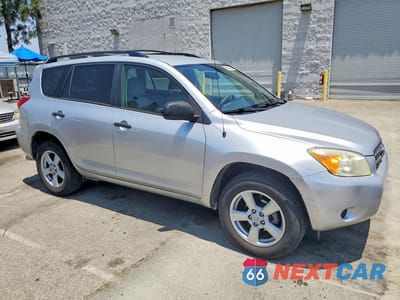 Czwarte zdjęcie samochodu z boku: 2006 TOYOTA RAV4 BASE VIN:JTMZD33V565000303 - miniatura
