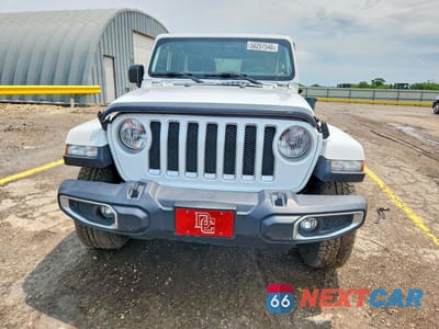 Piąte zdjęcie samochodu w środku: 2018 JEEP WRANGLER UNLIMITED SAHARA VIN:1C4HJXEN7JW328690 - miniatura