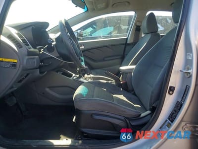 Zdjęcie 7 z 12 samochodu: 2017 KIA FORTE LX VIN:3KPFL4A76HE117007 - miniatura
