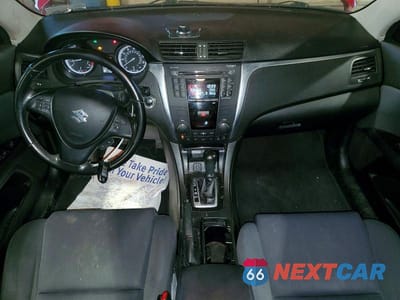 Zdjęcie 8 z 12 samochodu: 2012 SUZUKI KIZASHI SE VIN:JS2RF9A32C6100014 - miniatura