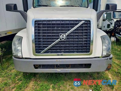 Zdjęcie 7 z 10 samochodu: 2016 VOLVO VNL SEMI TRUCK VIN:4V4N39TG2GN965499 - miniatura